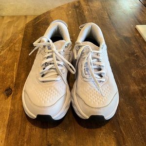 Hoka Bondi SR- water resistant leather